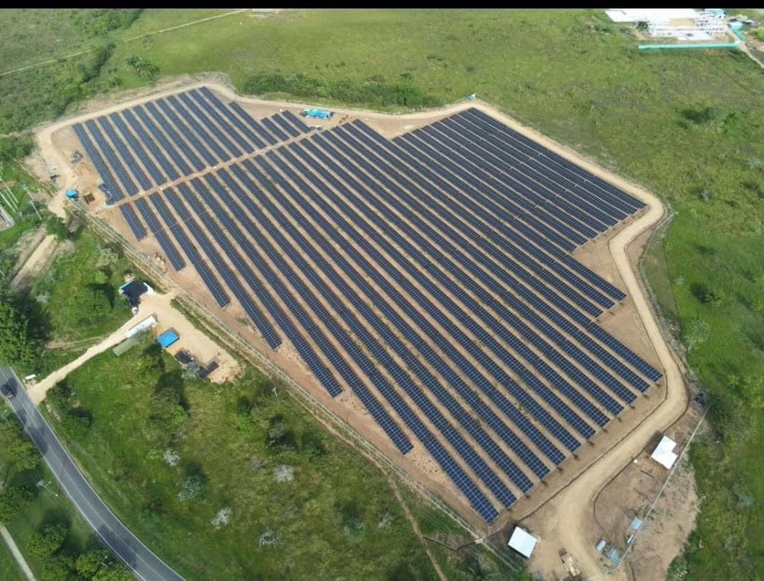 Vista aérea parque solar terminado — Tolemaida (6.11 MWp), Cundinamarca